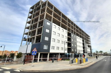 ColocaciÃ³n de fachada industrializada en el Edificio Aqua de Quart