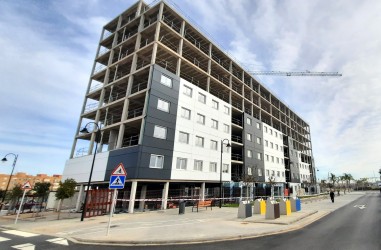 Colocación de fachada industrializada en el Edificio Aqua de Quart