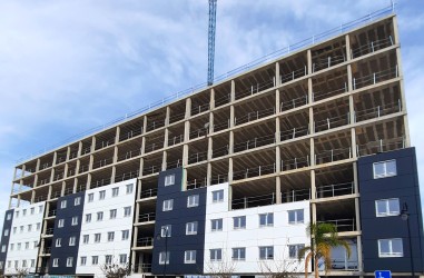 Colocación de fachada industrializada en el Edificio Aqua de Quart