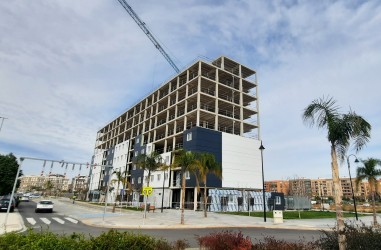 Colocación de fachada industrializada en el Edificio Aqua de Quart