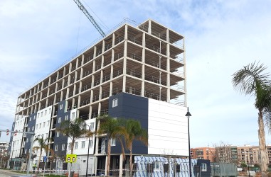 ColocaciÃ³n de fachada industrializada en el Edificio Aqua de Quart